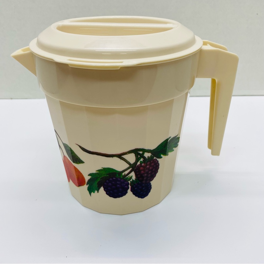 Packer Ware Fruit Themed Plastic Pitcher Locking Lid 48 ounce USA Cottagecore